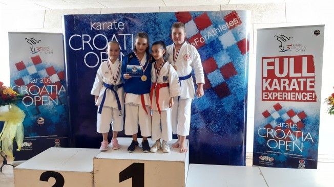 You are currently viewing Leona Knežević osvojila broncu na karate turniru u Rijeci