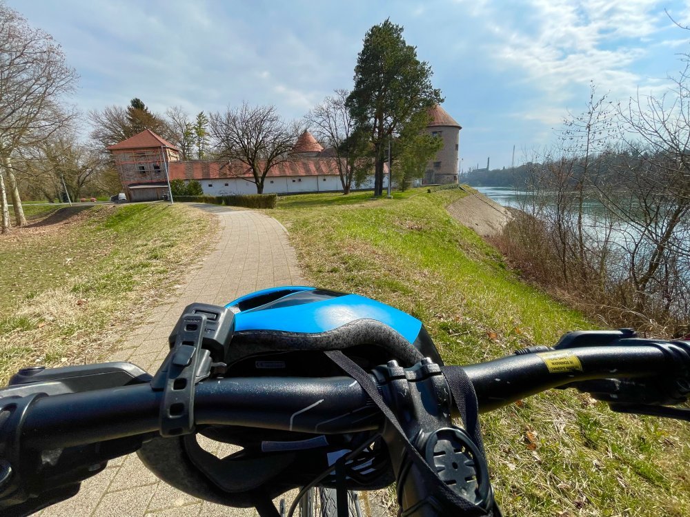 You are currently viewing Idealan je trenutak za bike izlet u Sisak i okolicu; ovaj grad sam će vam pričati svoje priče