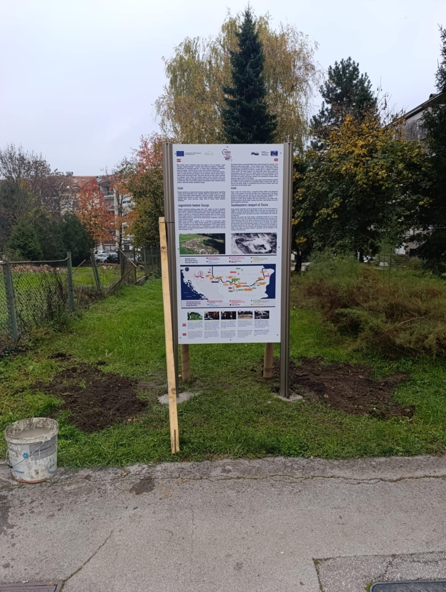 You are currently viewing Postavljena je interpretacijska ploča na lokalitetu u trećoj ulici