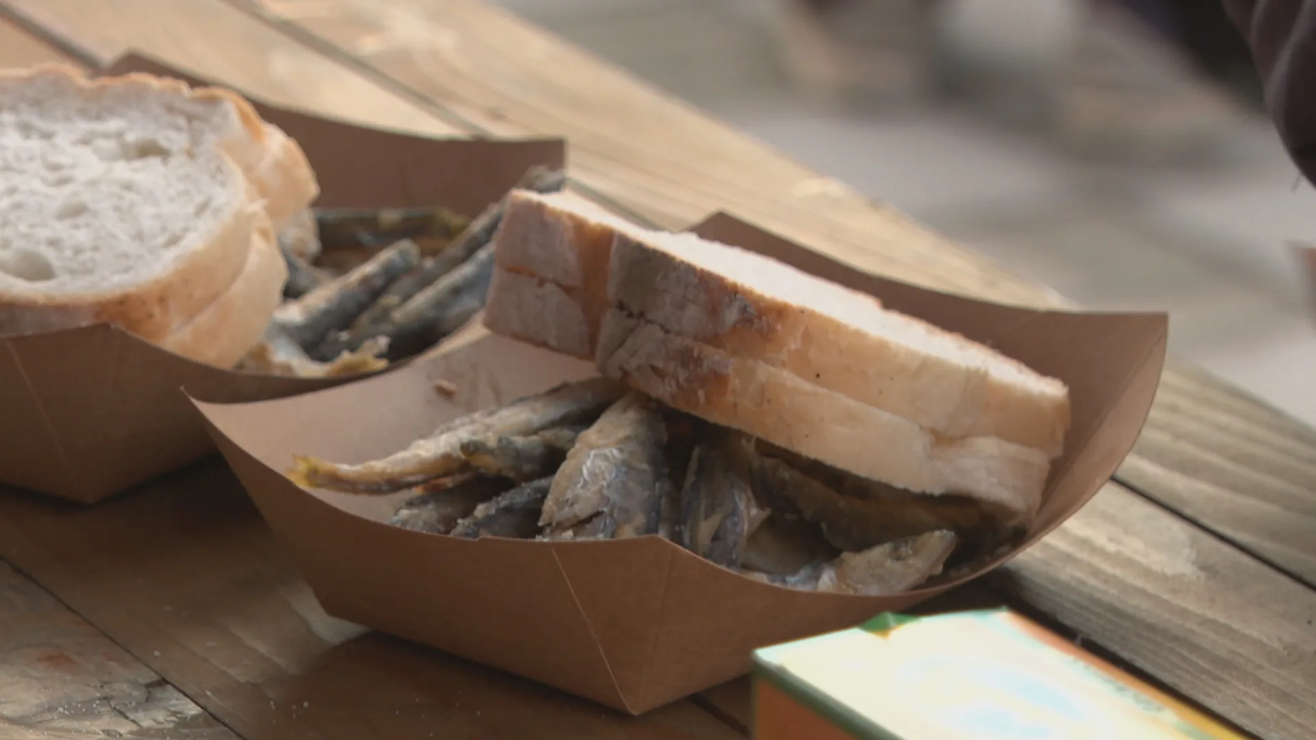 You are currently viewing Podjela prženih ribica na Badnjak